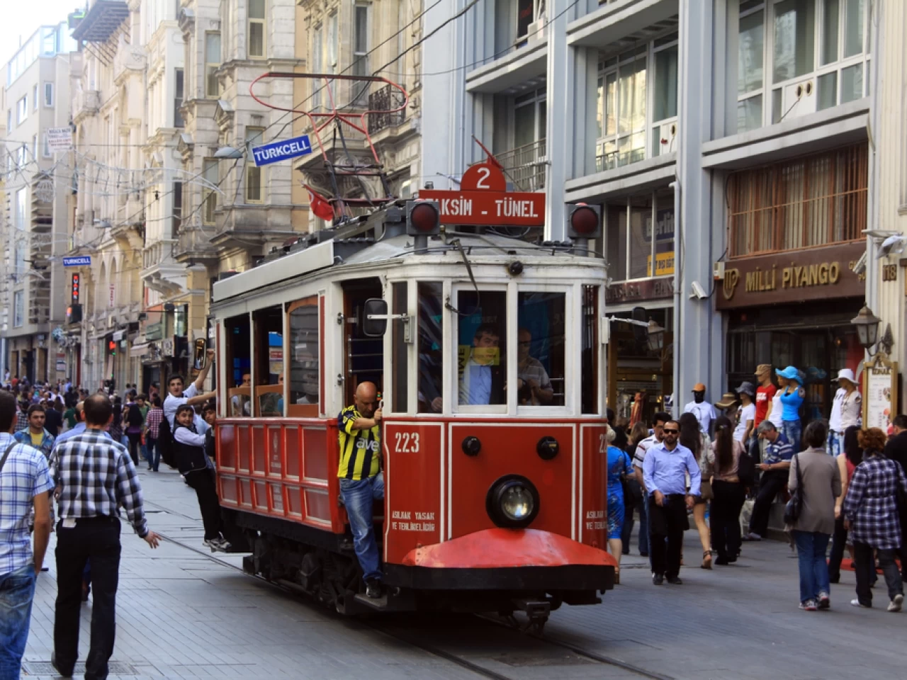 i̇stiklal-caddesi-istanbul